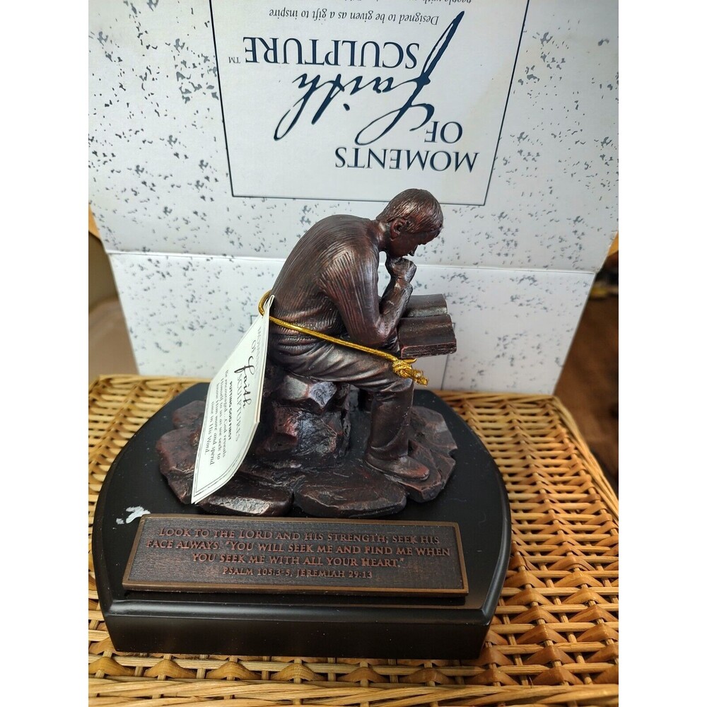PUTTING GOD FIRST Moments of Faith Sculpture Man w/ Bible Figure Promise Keepers - Picture 2 of 11